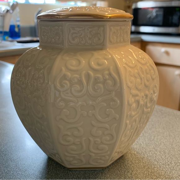 VINTAGE•Lenox jar with 24k gold trim lid - Picture 3 of 6